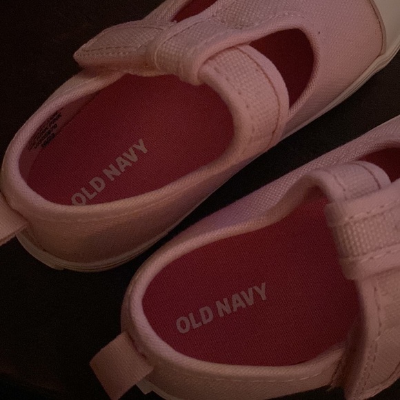 Toddler size 7 shoes 💗💗👟 - Picture 7 of 8